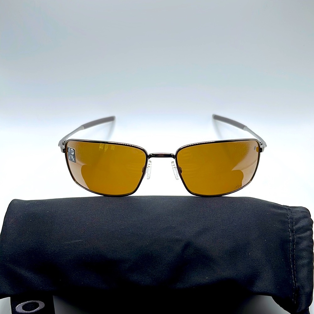 NWOT. Men’s Oakley W Square Wire sunglasses.Metal frames with polarized lenses.